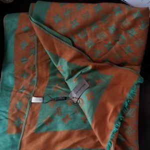 Reversible Louis Vuitton 100% Wool Scarf